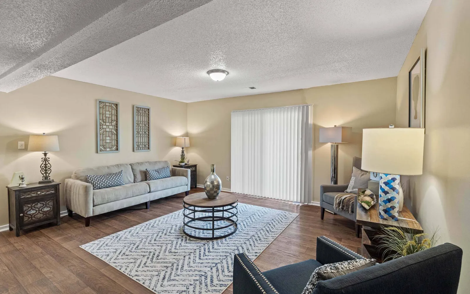 Arbors of Grandview - a living room with furniture