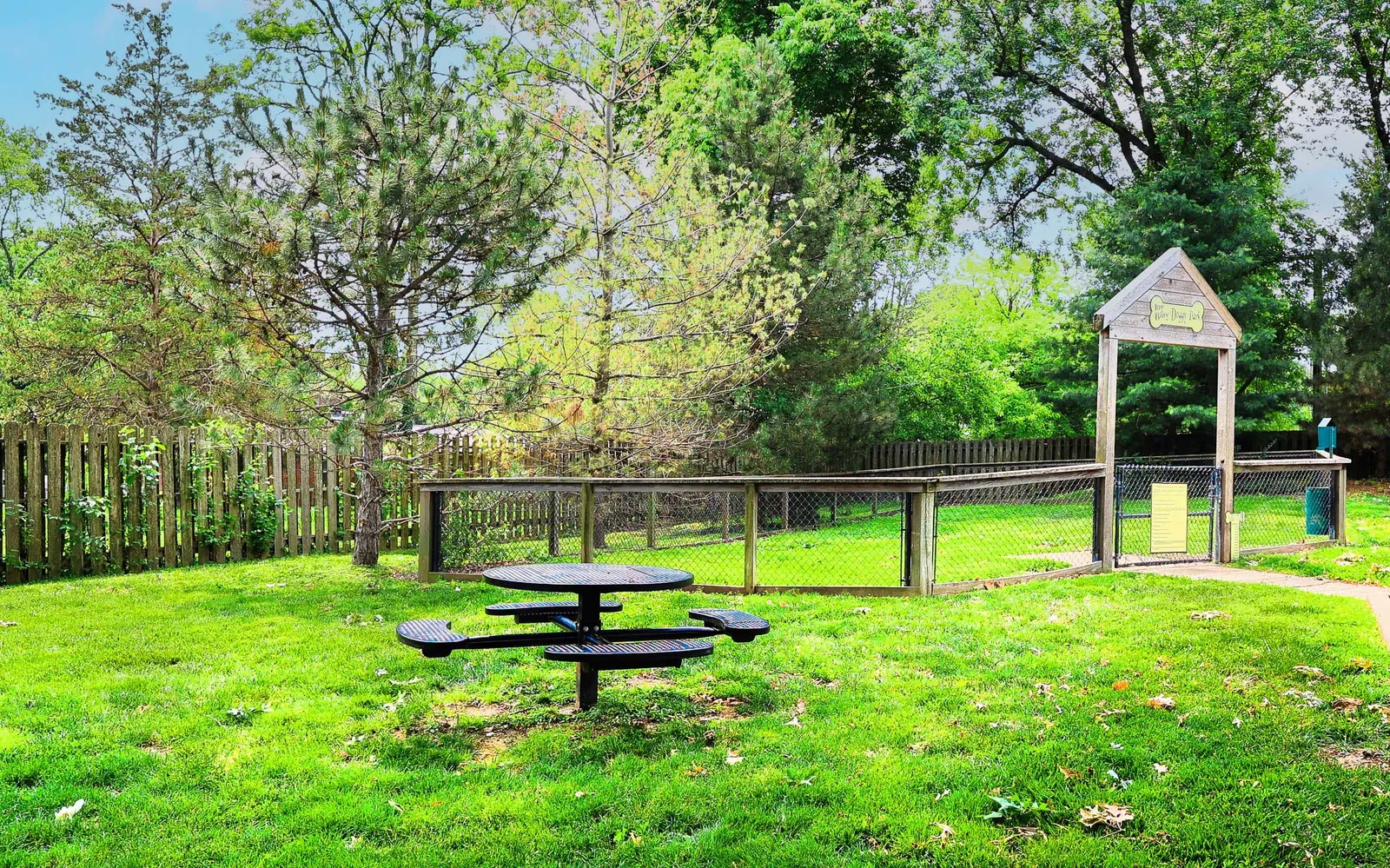 Grant 79 Apartment Homes - a grassy area with a dog park and picnic table