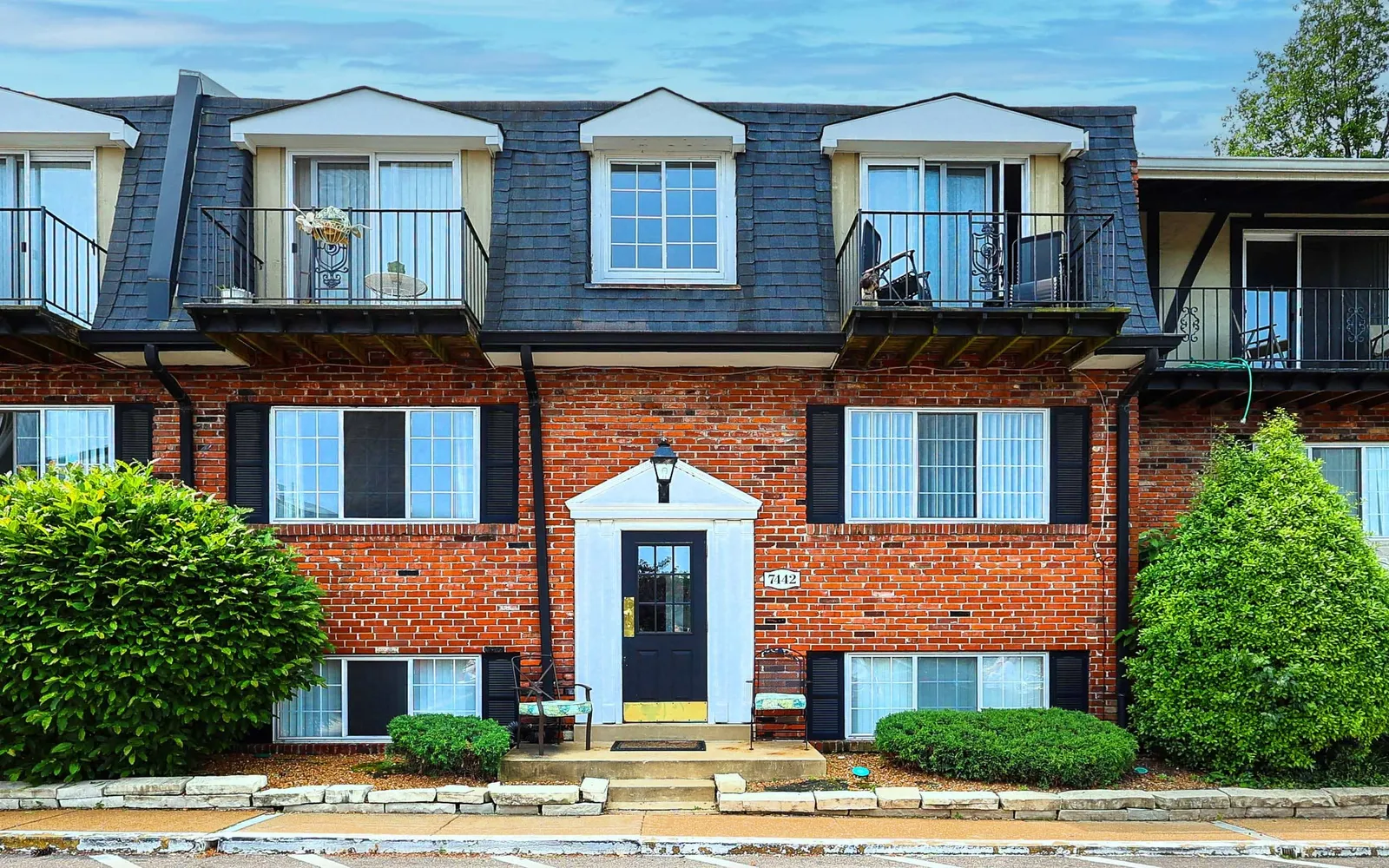 Grant 79 Apartment Homes - a red brick apartment building with balconies