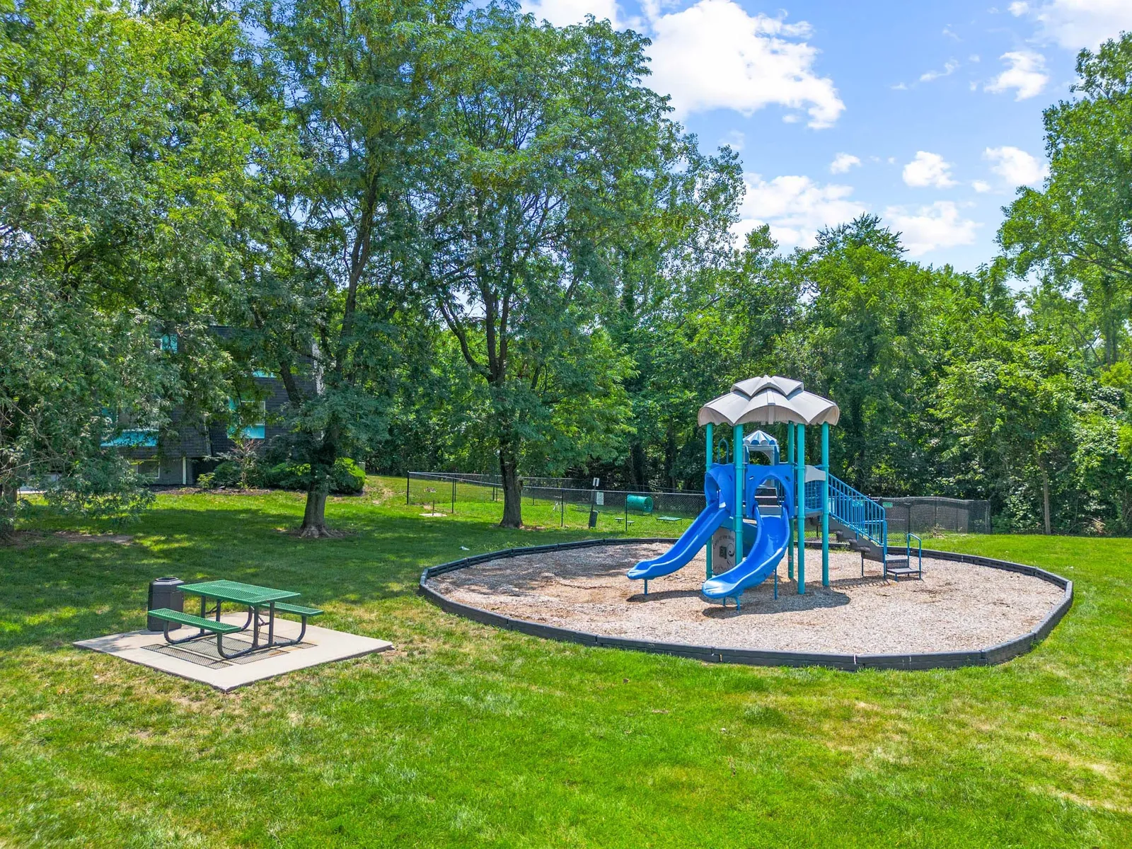 Nori Apartments - a grassy area with a playground