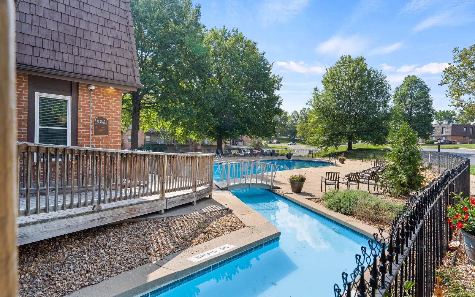 Ridge at Chestnut Apartments - a lazy river swimming pool