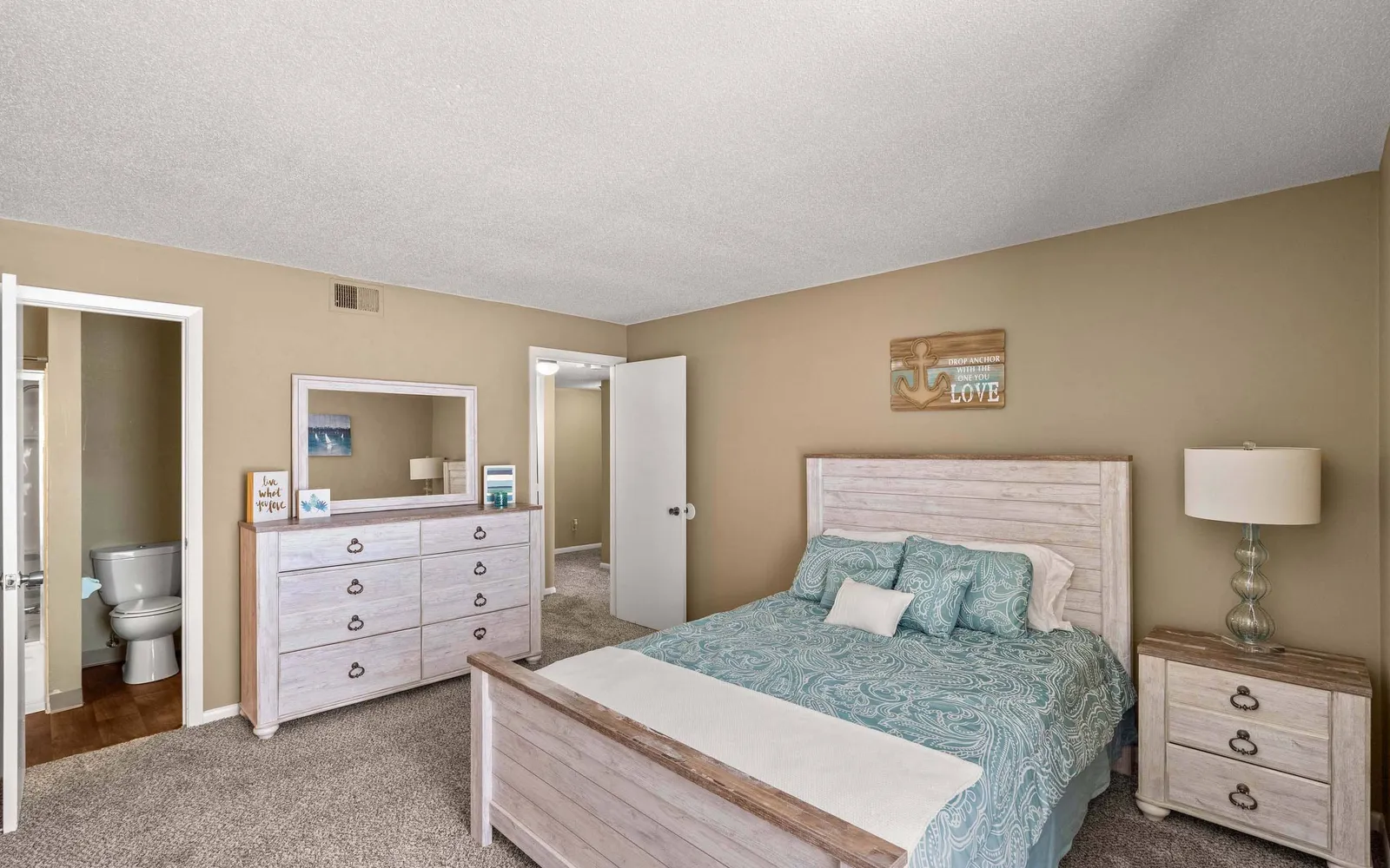 Ridge at Chestnut Apartments - a bedroom with a bed and chest