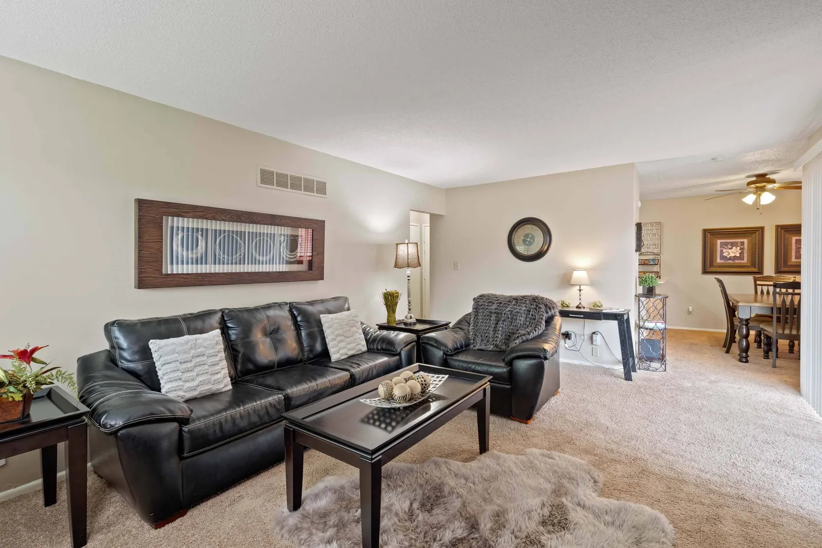 The Oaks at Prairie View - a living room with couches and a coffee table