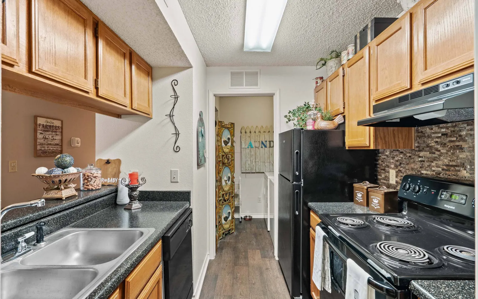 The Retreat at Walnut Creek - a kitchen with dark counter tops
