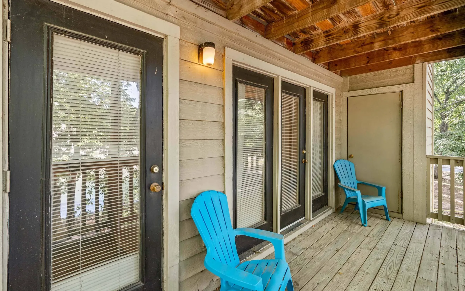 The Retreat at Walnut Creek - a patio with two blue chairs