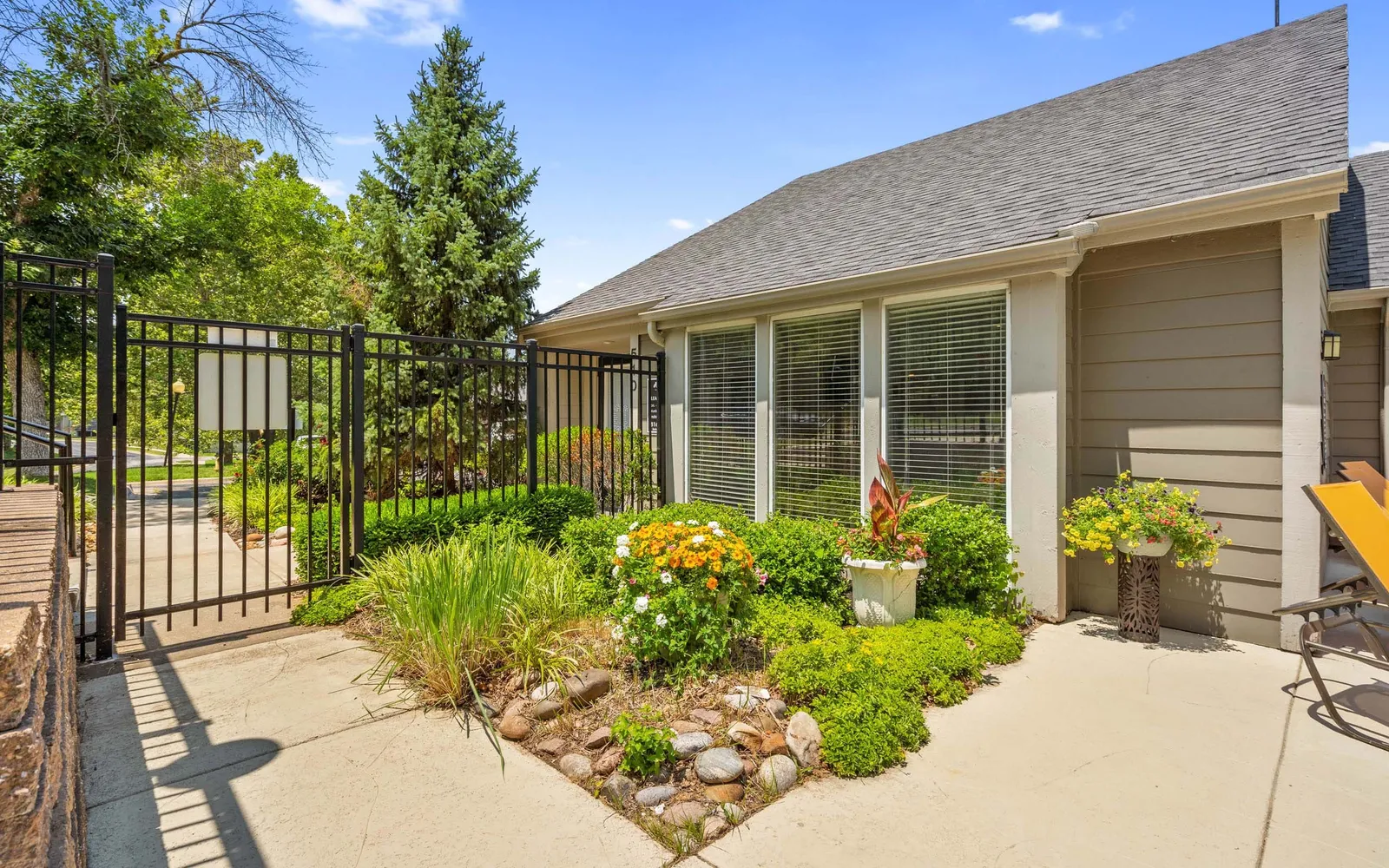 The Retreat at Woodlands - a building with a small bush garden