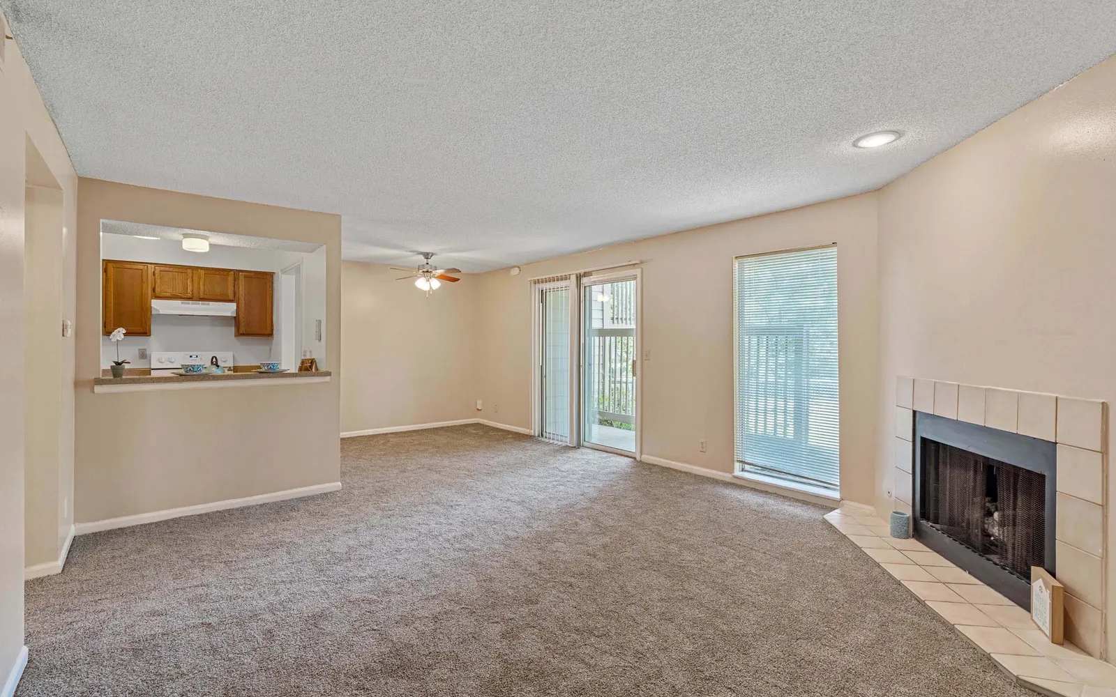 The Retreat at Woodlands - a living room with a kitchen and large windows