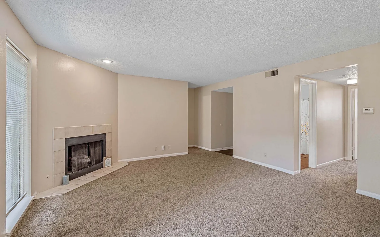The Retreat at Woodlands - a living room with a fire place and carpet