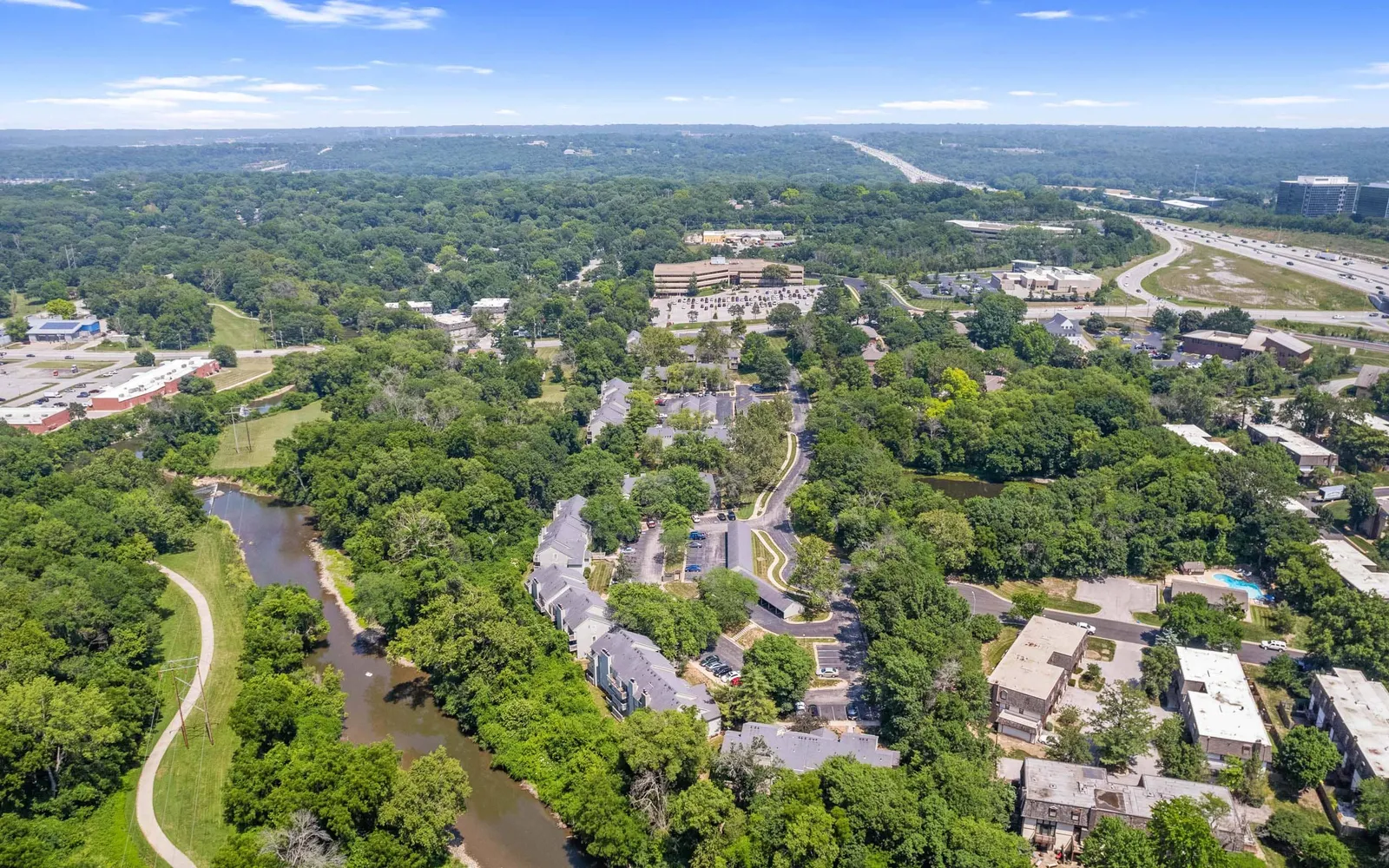 The Retreat at Woodlands - aerial view of apartment buildings and trees