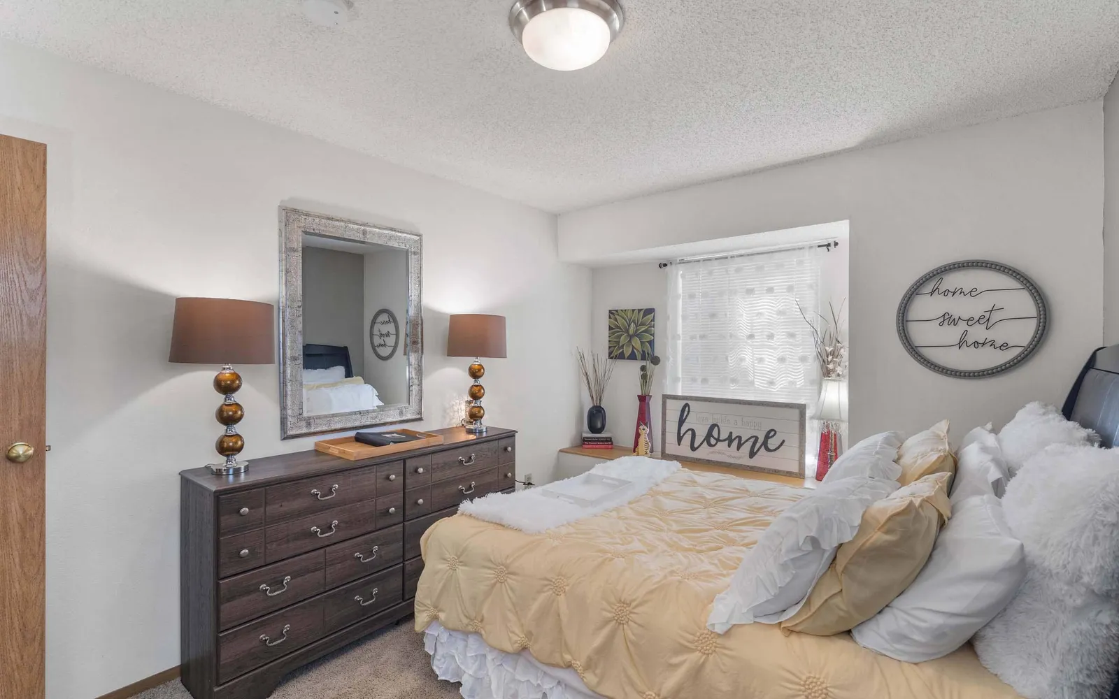 The Retreat at Woodridge - a bedroom with a bed and chest
