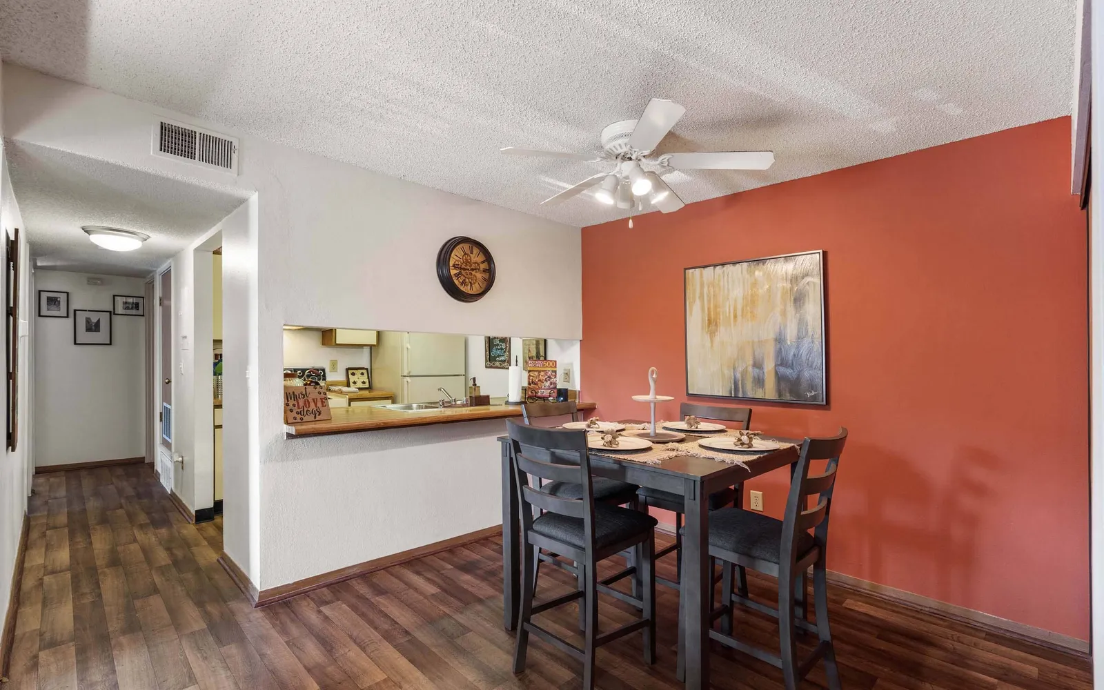 The Retreat at Woodridge - a dining area with a table and chairs