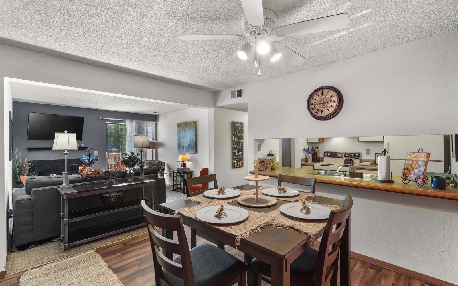 The Retreat at Woodridge - a living room and dining area with furniture