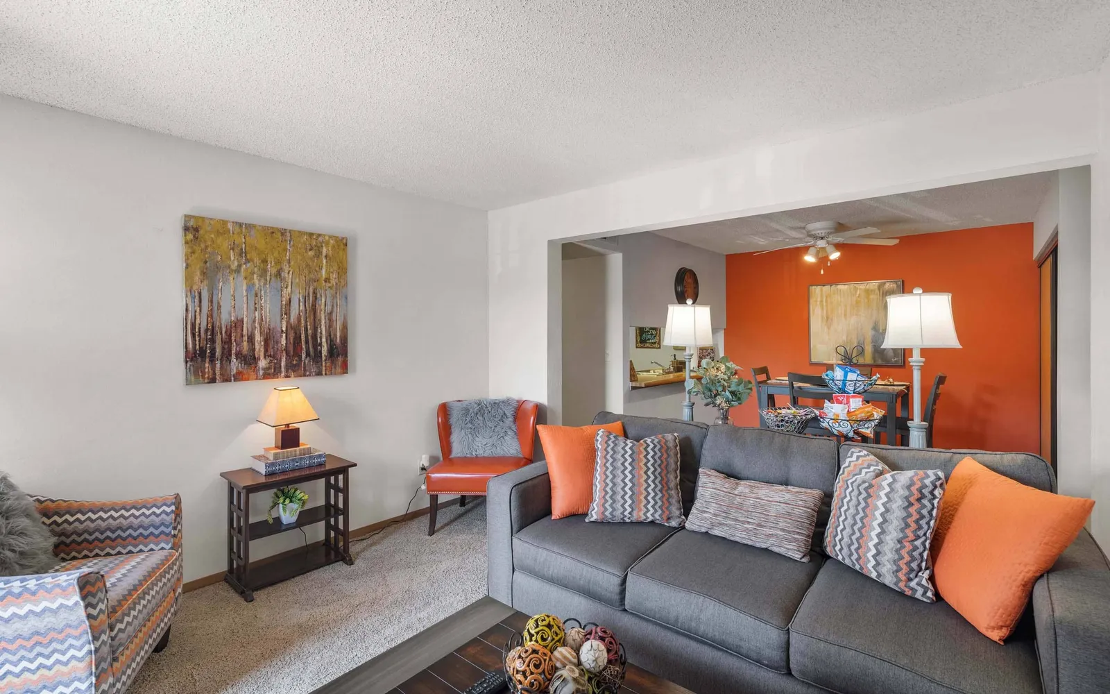 The Retreat at Woodridge - a living room with a couch and pillows