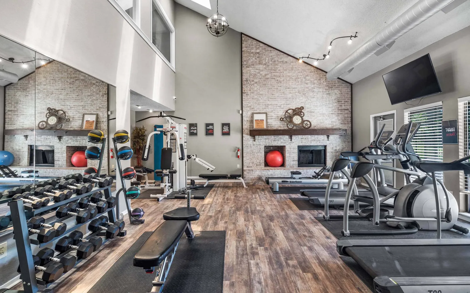 The Retreat at Woodridge - a fitness center with equipement