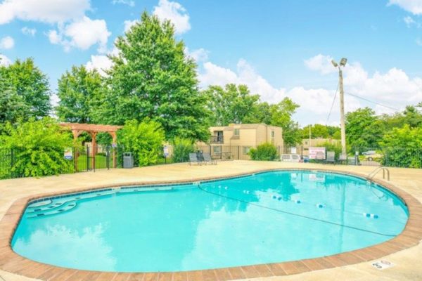 G 2 pool at apartments in Kansas City
