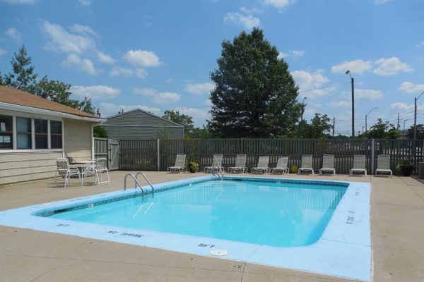 PW 1 Apartment Pool in KC