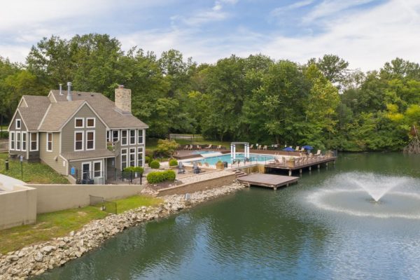WCMO 1 Apartment community with lake in Kansas City