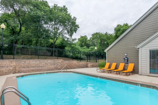 WLMO 2 swimming pool at apartment community in Kansas City, MO