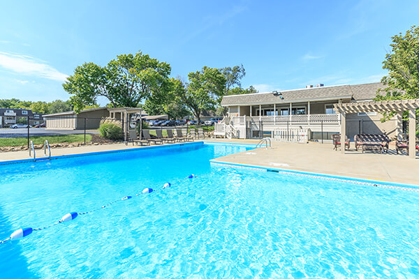 301A7760 pool at apartment complex in Kansas City